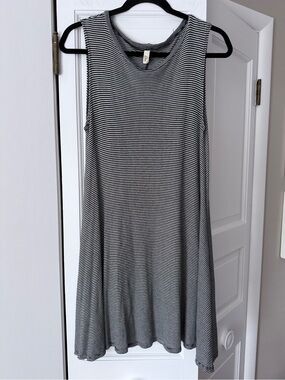 Elan Black and White Striped Sleeveless Mini Dress Medium